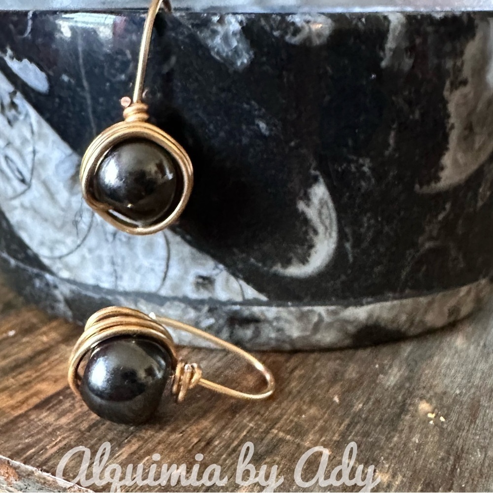 Shabby chic + Elegant Black onyx  and Gold Earrings